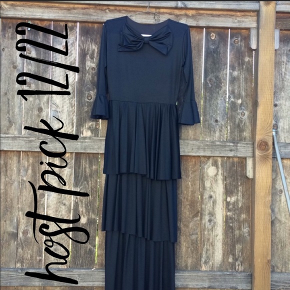 Dresses & Skirts - 🎉•HP•12/22• Layered Bow Dress•